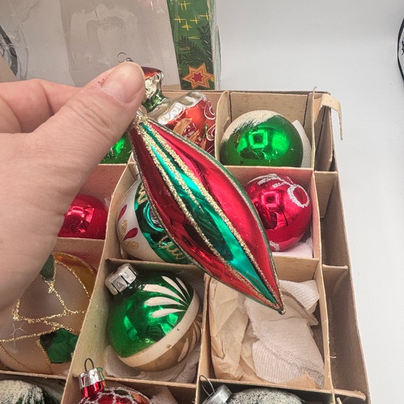 Vintage Glass Christmas Ornaments Set of 12 in Original Box Red Green - Picture 3 of 10